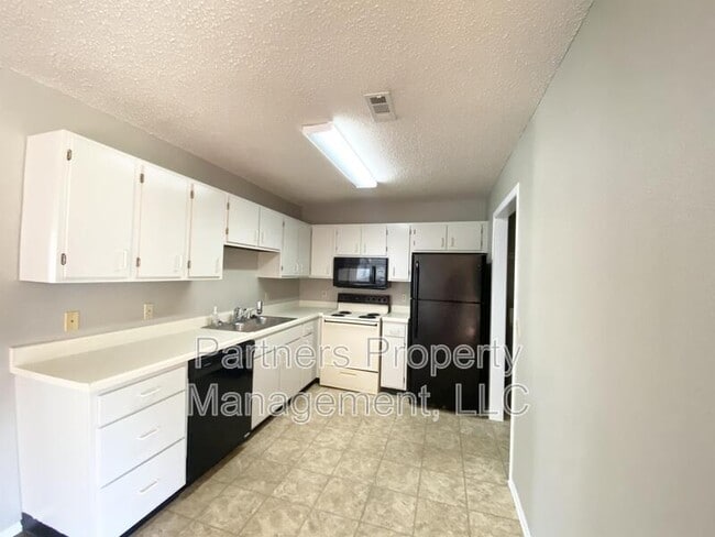 Building Photo - 1643 N Dawn Dr