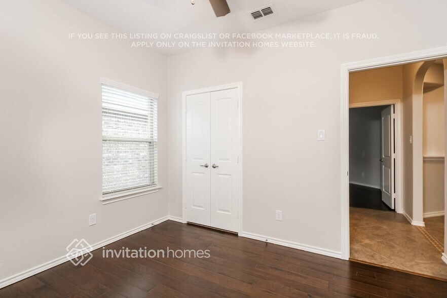 Building Photo - 3232 Tamarack Ln