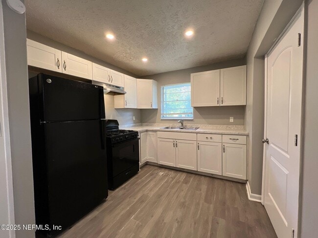 Building Photo - 9028 Castle Blvd