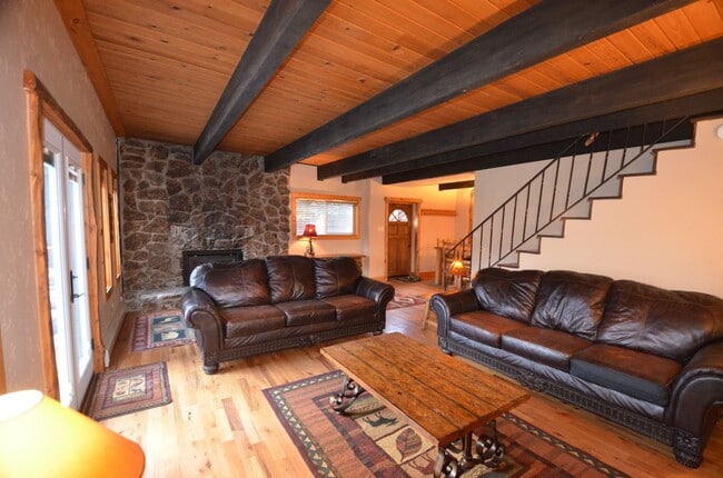 Building Photo - 471 High Point Dr