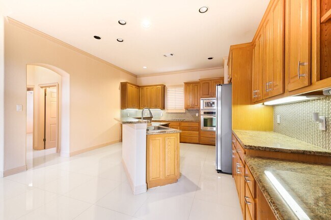 Building Photo - 3 Bedroom/2 Bath Stone Oak Subdivision