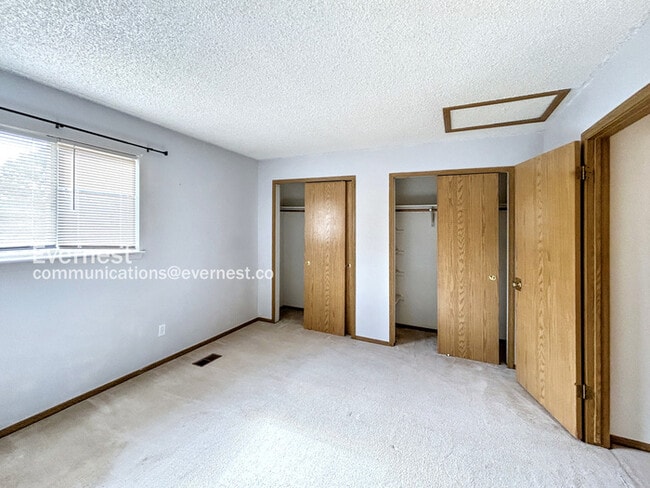 Building Photo - 7985 Lexington Park Dr