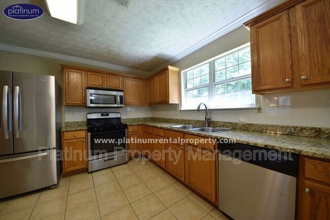 Building Photo - 1325 Holleybrooke Dr