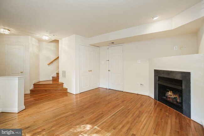 Building Photo - 207 Garden View Way