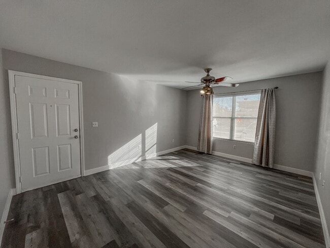 Building Photo - 555 E Silverado Ranch Blvd