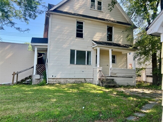 Building Photo - 216 Robinson St