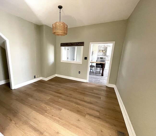 Building Photo - 264 W 8th St