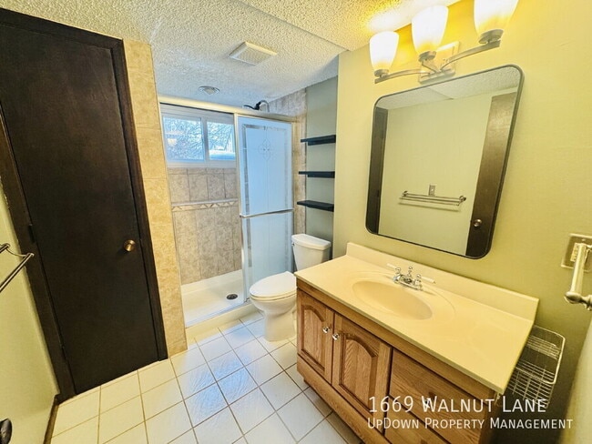 Building Photo - 1669 Walnut Ln