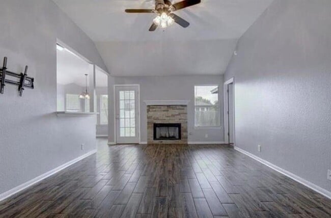 Building Photo - 351 Zebra Dr