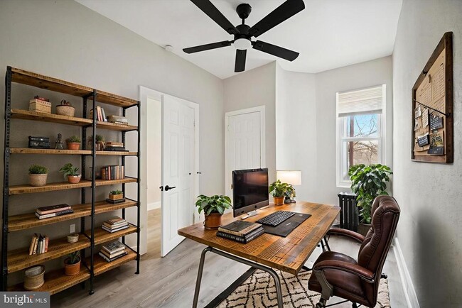 Building Photo - 5517 Jane St