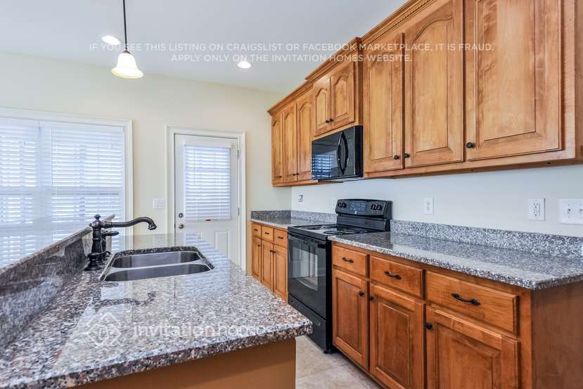 Building Photo - 111 River Knoll Dr