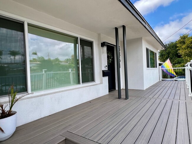 Building Photo - Beautiful, Modern, Upgraded 3 Bedroom 3 Ba...