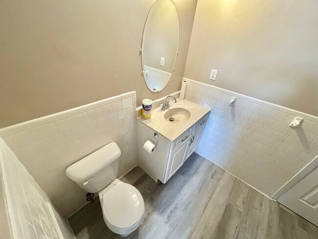 Building Photo - 7953 Meadow Dr