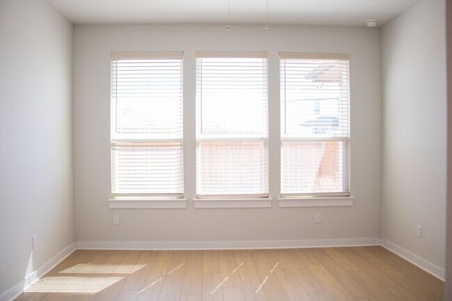 Building Photo - 123 Table Top Bnd