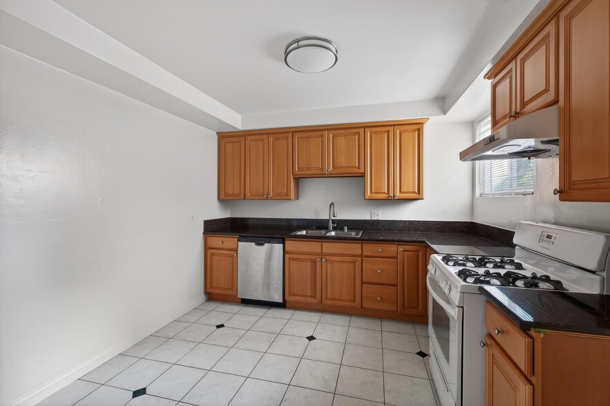 Building Photo - 25218 Loytan St