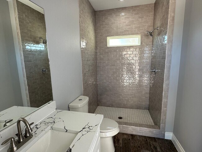 Building Photo - 523 Canyon Creek Dr
