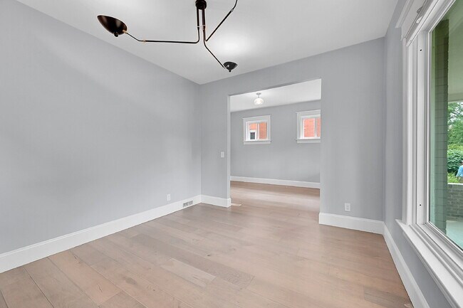 Building Photo - $3,595 - 3 Bed, 2 Bath Updated Home In Den...