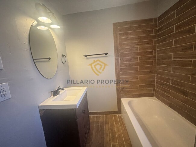 Building Photo - Beautifully Updated, 2-Bedroom, 1.5-Bathroom Located in Brookside Park, Available NOW!