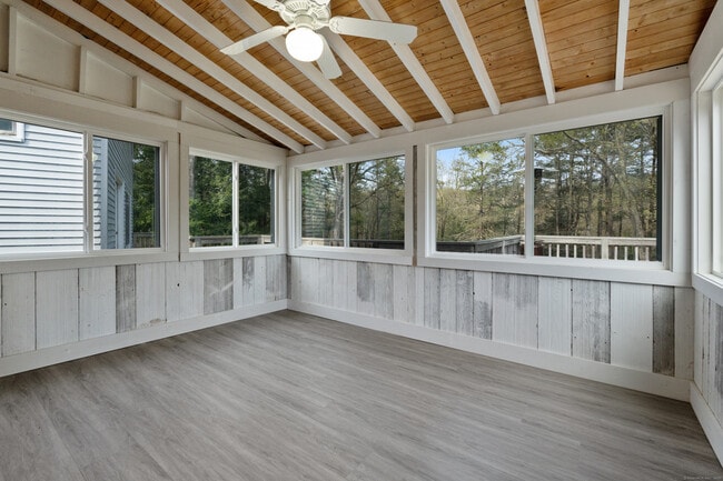 Building Photo - 486 Deercliff Rd