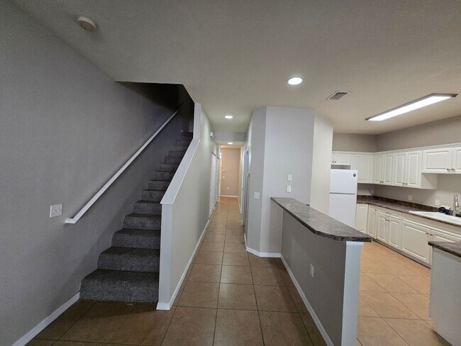 Building Photo - 2 Bed / 2.5 Bath Townhome with Upstairs Office/Sitting Area – Eagle Trace