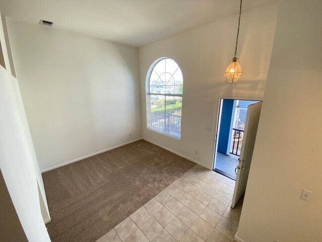 Building Photo - 3 Bed 2.5 Bath Townhouse W/ Attached Garage In Portside Village