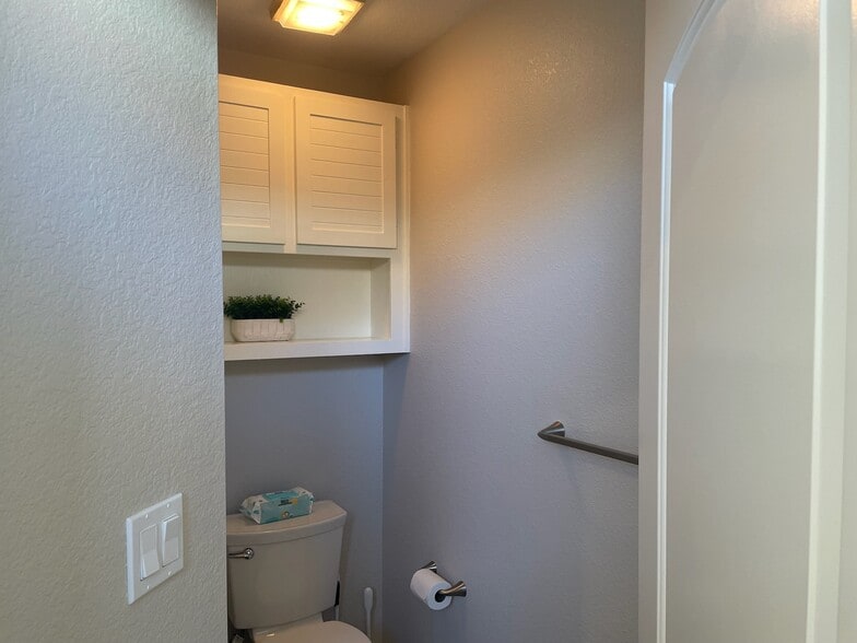 Building Photo - 922 Vista Pointe Dr