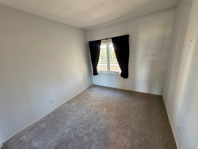 Building Photo - PENTHOUSE-STYLE UNIT IN SIGNAL HILL  w/180...
