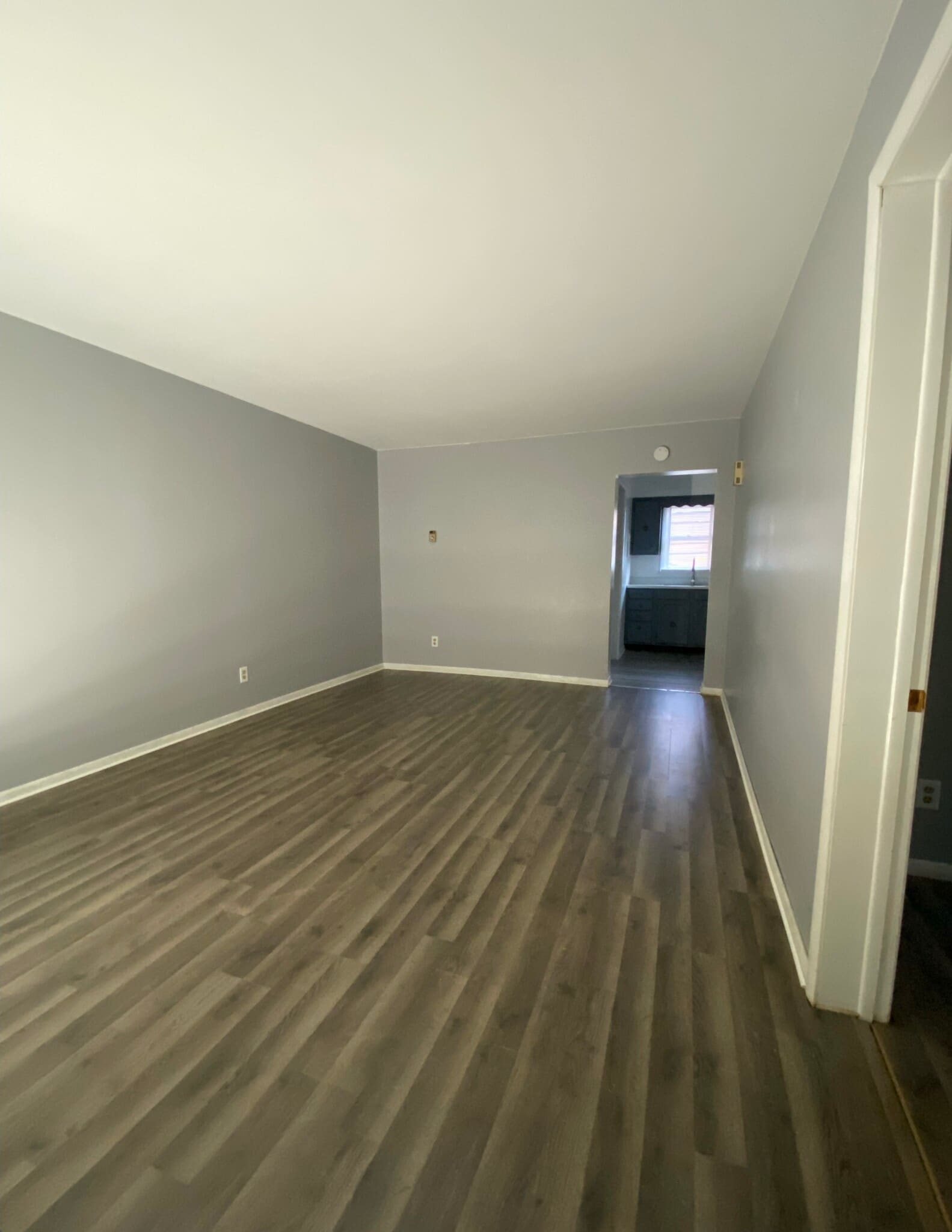 Large Living Room - 214 S Bloomington St