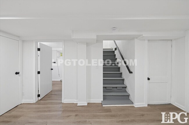 Building Photo - 4013 Caroline Ave