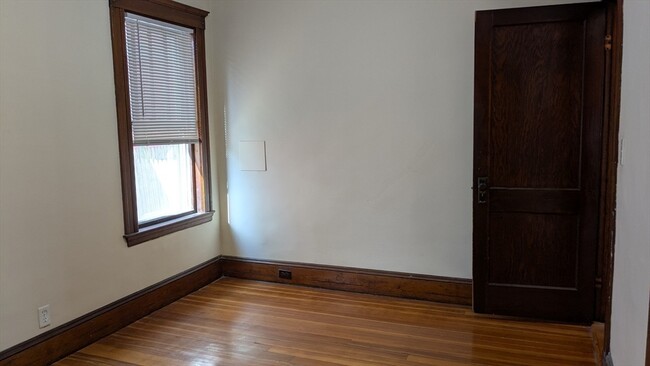 Building Photo - 162-164-164 Langdon Ave