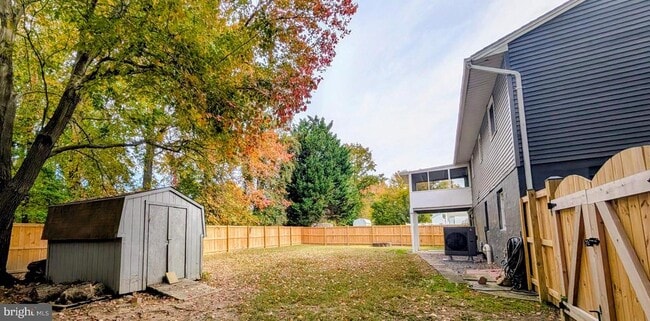 Building Photo - 922 Petinot Pl