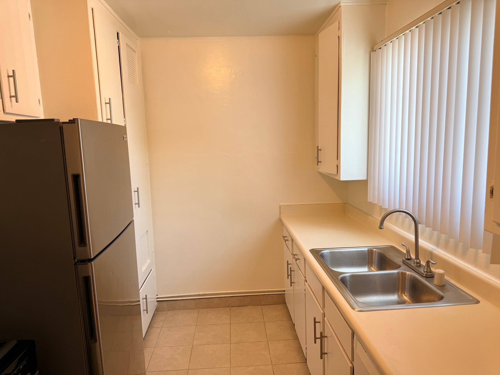 Good size kitchen - 4445 Murietta Ave
