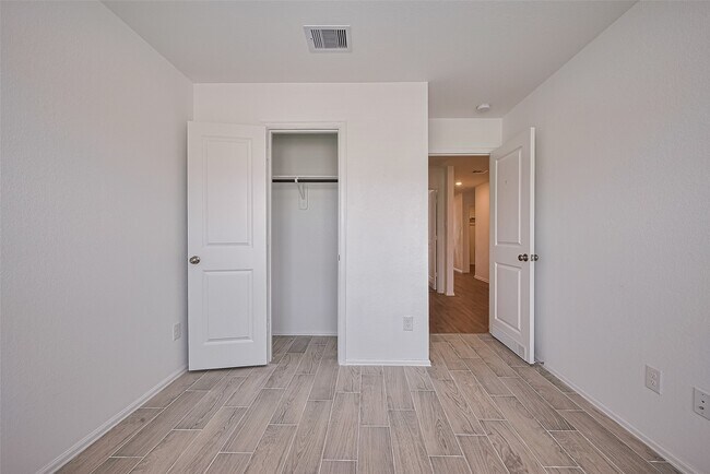 Building Photo - 9603 Fulvetta Briar Ct