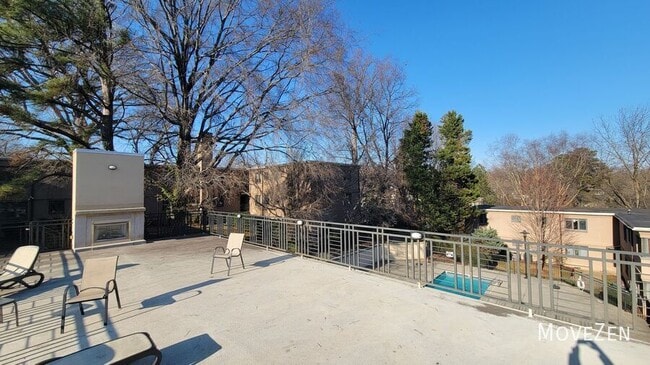 Building Photo - 2425 Vail Ave