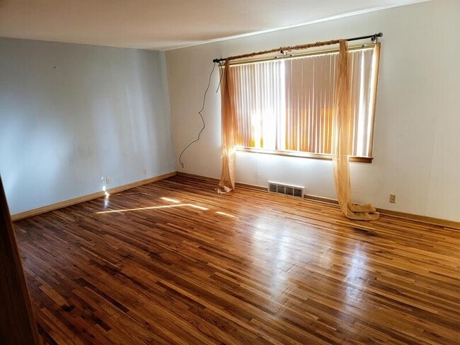 Building Photo - 20 W 25th Ave