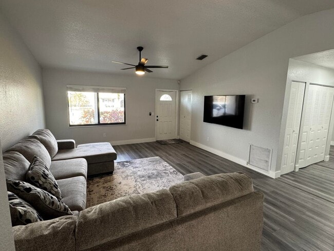 Building Photo - 2774 SE Brevard Ave