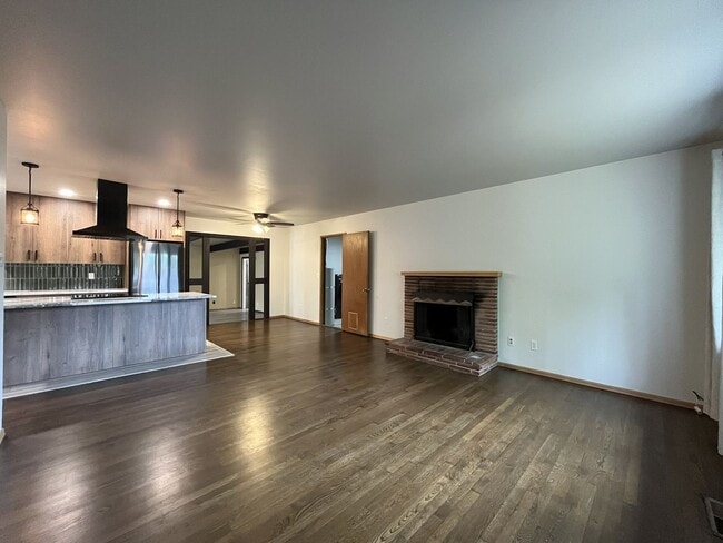 Building Photo - Beautiful 3-Bedroom West Linn Home with Bonus Room, Updated Kitchen and Large Fenced Yard