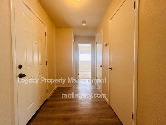 Building Photo - 6841 Castleberry Cir