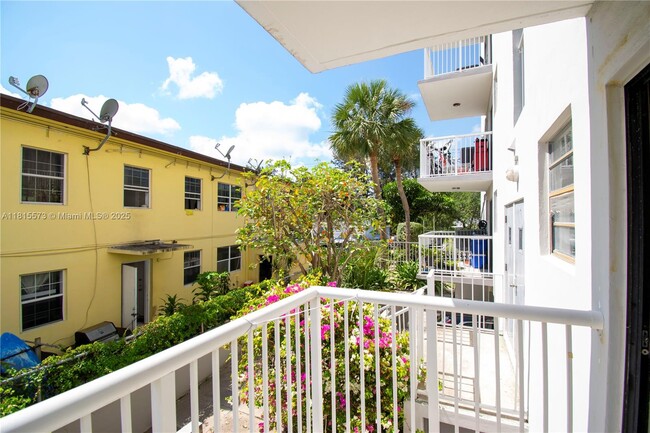 Building Photo - 130 S Shore Dr
