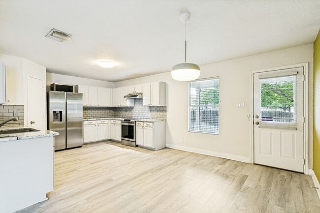 Building Photo - BEAUTIFUL SINGLE STORY HOME IN RETAMA SPRINGS