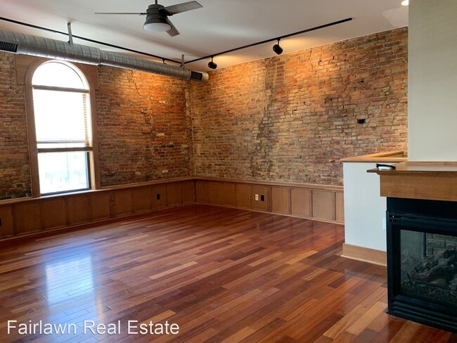 Building Photo - 1 br, 1 bath House - 32 E. Chester St. Apt. B