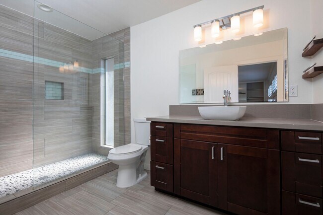Building Photo - GORGEOUS Remodeled and Upgraded Beautiful ...
