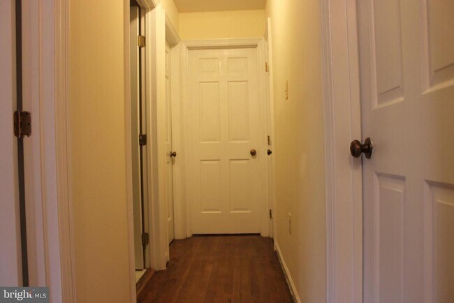 Building Photo - 6210 Cottonwood St