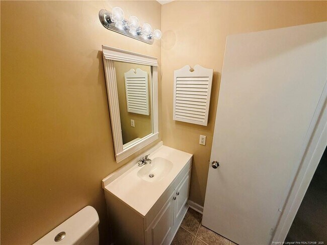 Building Photo - 824 Danish Dr