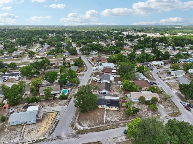 Building Photo - 503 Holt Cir