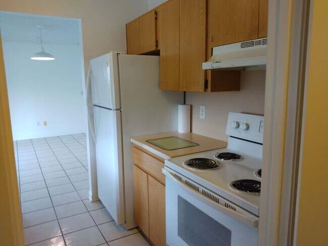 Building Photo - 2 bedroom 2 bathroom adorable house for rent