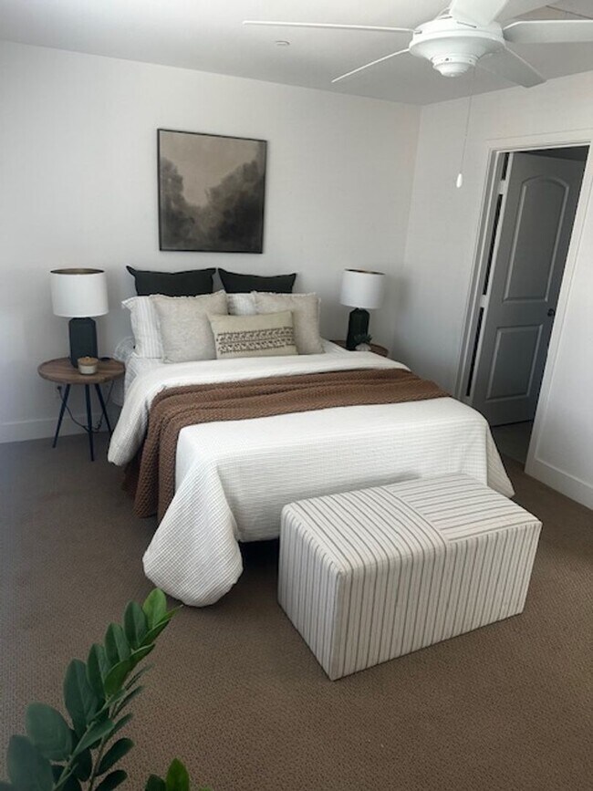 Building Photo - 3 Bedroom, 3.5 Bath Townhouse Style Condo ...