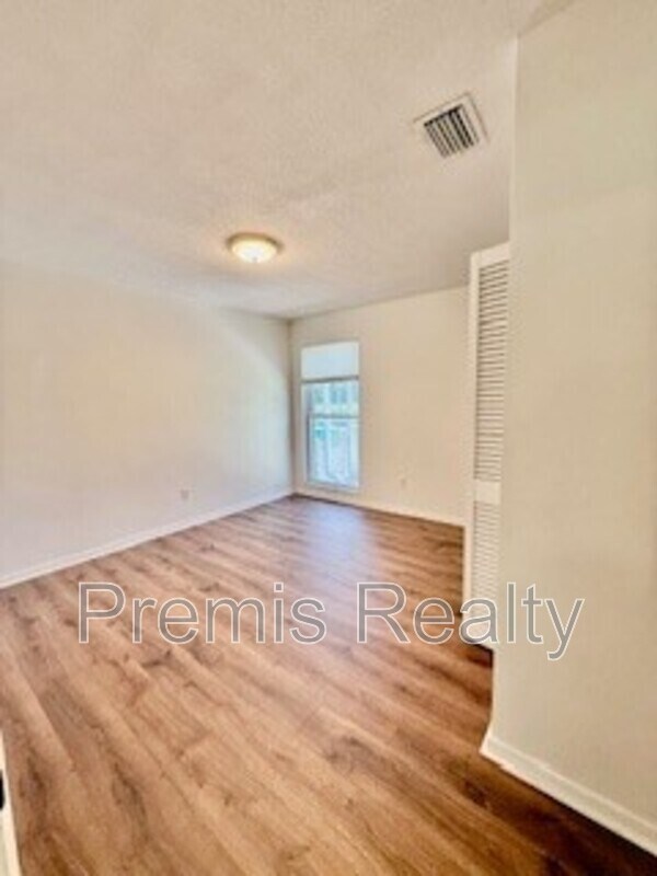 Building Photo - 1770 Braxton Bragg Ln
