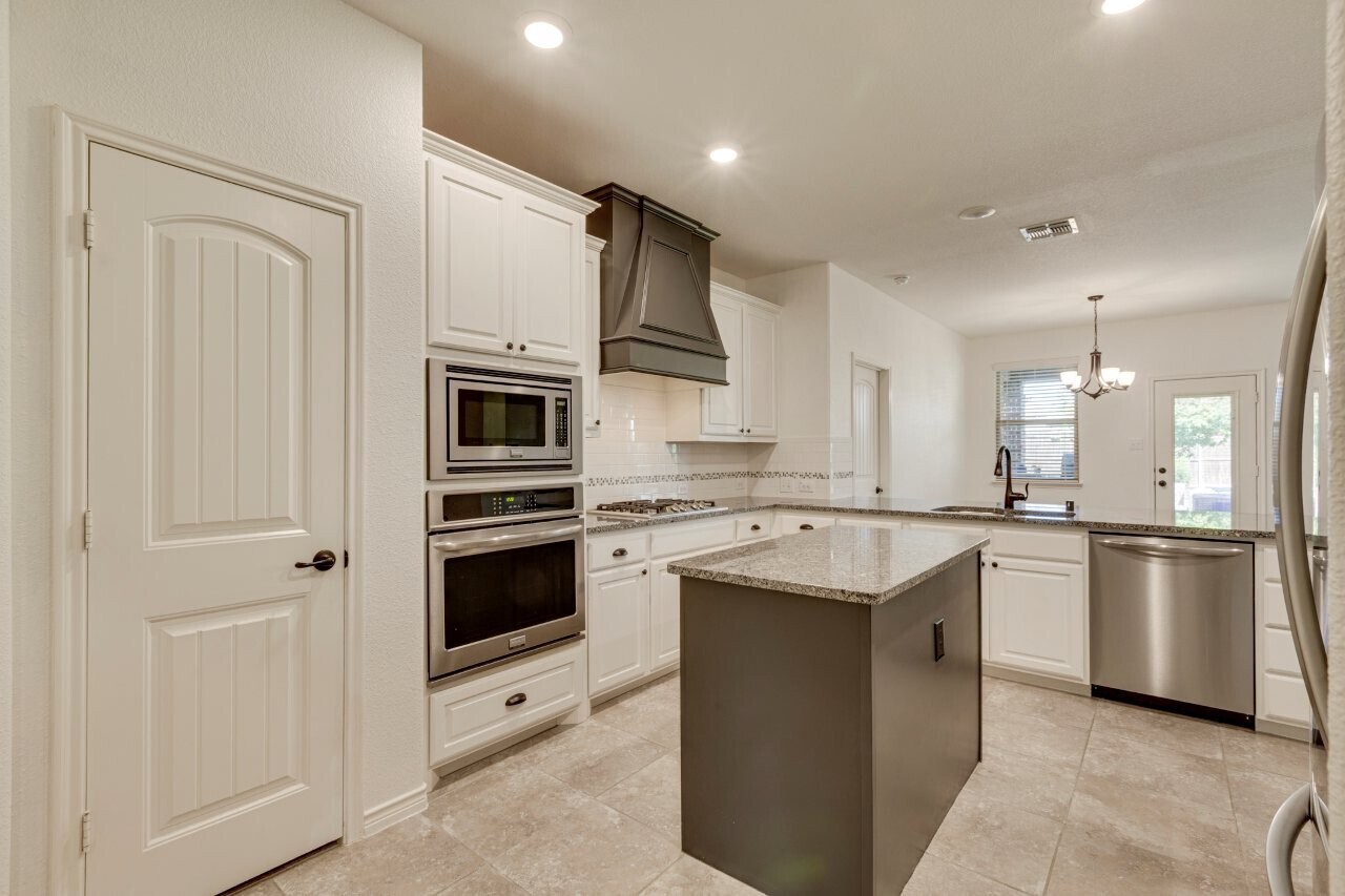 Building Photo - 3022 Maverick Dr