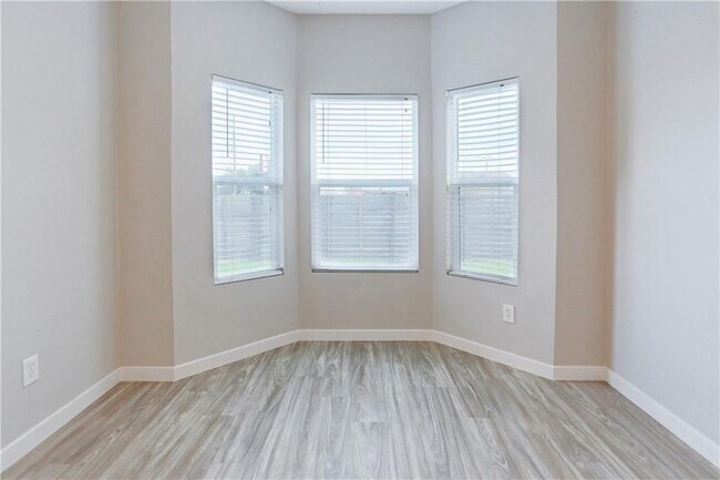 Building Photo - 9504 Menchaca Rd